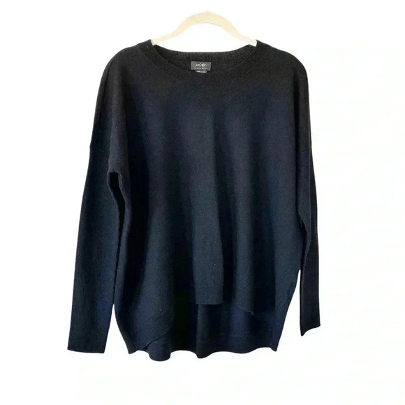 Lord Taylor Black Knit Sweater XS Extra Fine Merino Wool Long Sleeves Classic - Picture 1 of 9